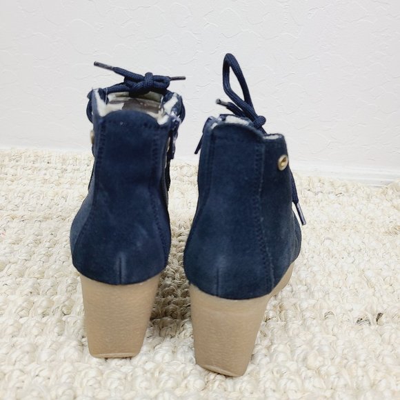 NEW Tommy Hilfiger Sherpa-lined Suede LaceUp Wedge - Picture 6 of 9